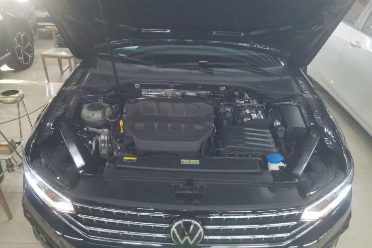 Used Volkswagen Magotan 2025 Zhongxiang Version 330TSI DSG Luxury Edition Engine Bay
