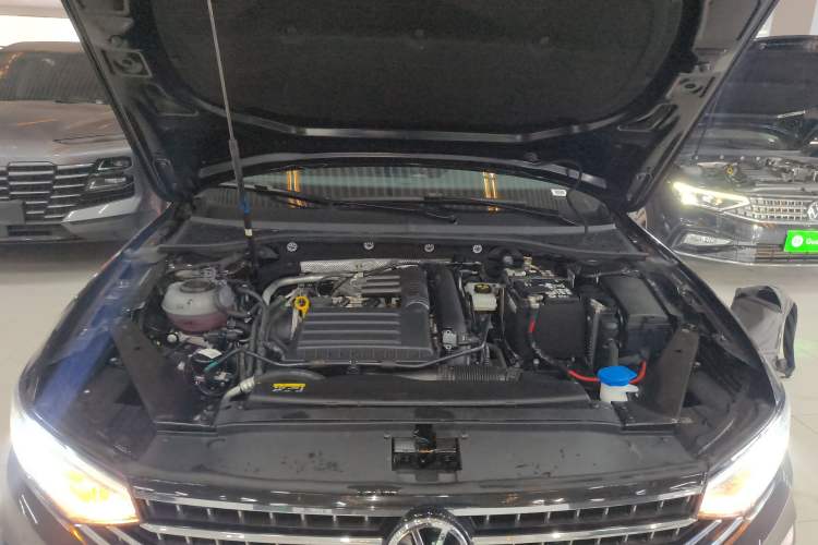 Used Volkswagen Magotan 2025 Zhongxiang Version 280TSI DSG Comfort Edition Engine Bay