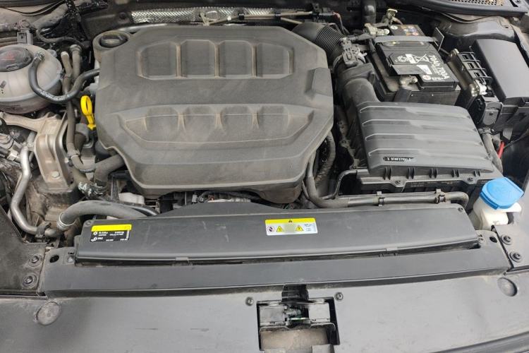 Used Volkswagen Magotan 2025 Zhongxiang Version 330TSI DSG Luxury Edition Engine Bay