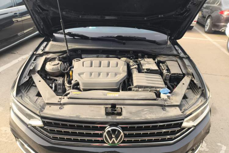 Used Volkswagen Magotan 2025 Zhongxiang Version 330TSI DSG Luxury Edition Engine Bay