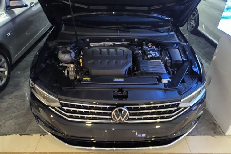 Used Volkswagen Magotan 2025 Zhongxiang Version 330TSI DSG Luxury Edition Engine Bay
