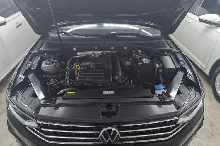 Used Volkswagen Magotan 2025 Zhongxiang Version 280TSI DSG Comfort Edition Engine Bay