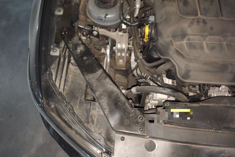 Used Volkswagen Magotan 2025 Zhongxiang Version 330TSI DSG Luxury Edition Engine Bay Right