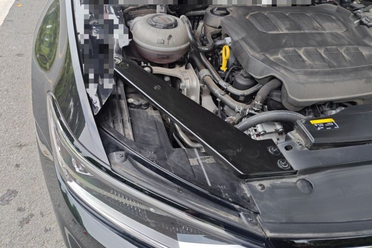 Used Volkswagen Magotan 2025 Zhongxiang Version 330TSI DSG Luxury Edition Engine Bay Right