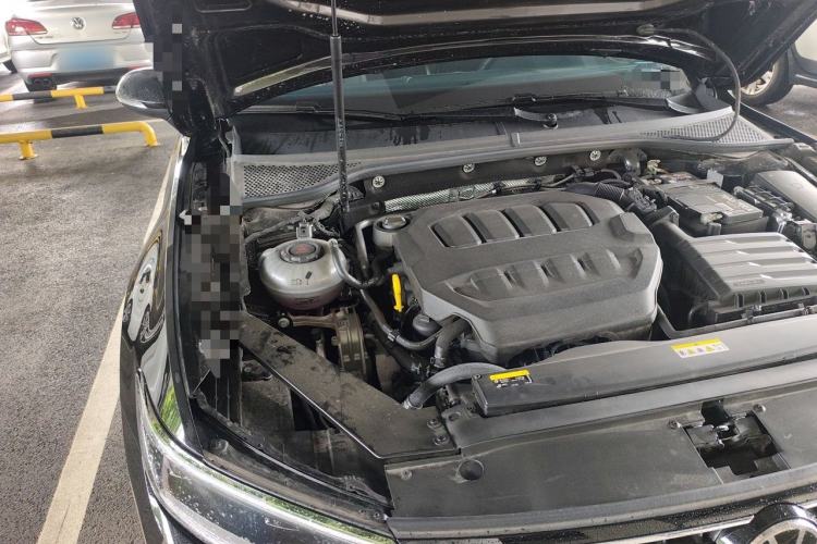 Used Volkswagen Magotan 2025 Revised Version 2 Zhongxiang Edition 330TSI DSG Luxury Trim Engine Bay Right