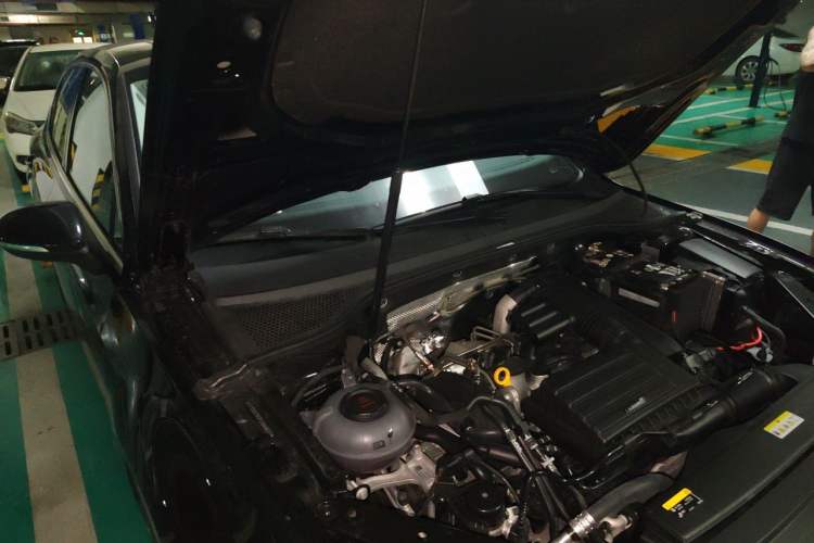 Used Volkswagen Magotan 2025 Zhongxiang Version 280TSI DSG Comfort Edition Engine Bay Right