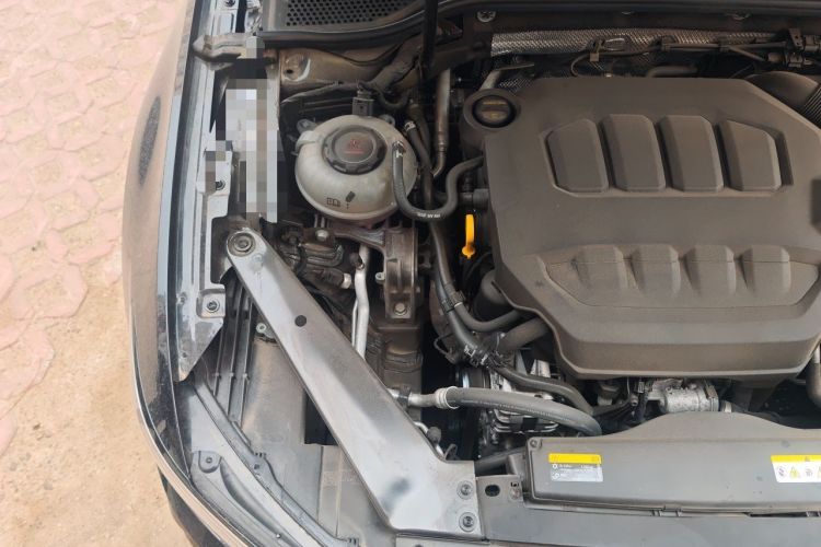 Used Volkswagen Magotan 2025 Zhongxiang Version 330TSI DSG Luxury Edition Engine Bay Right