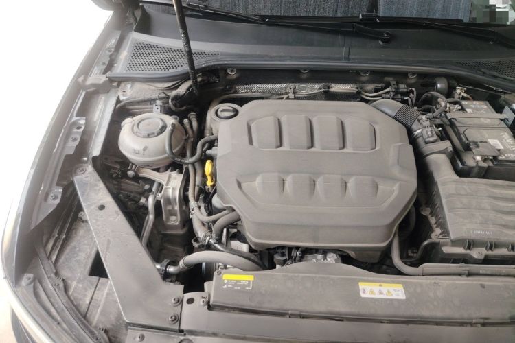 Used Volkswagen Magotan 2025 Zhongxiang Version 330TSI DSG Luxury Edition Engine Bay Right