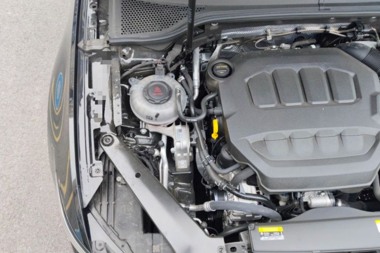 Used Volkswagen Magotan 2025 Zhongxiang Version 330TSI DSG Luxury Edition Engine Bay Right