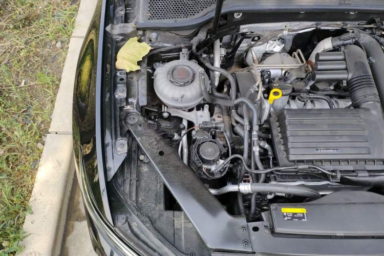 Used Volkswagen Magotan 2025 Zhongxiang Version 280TSI DSG Comfort Edition Engine Bay Right