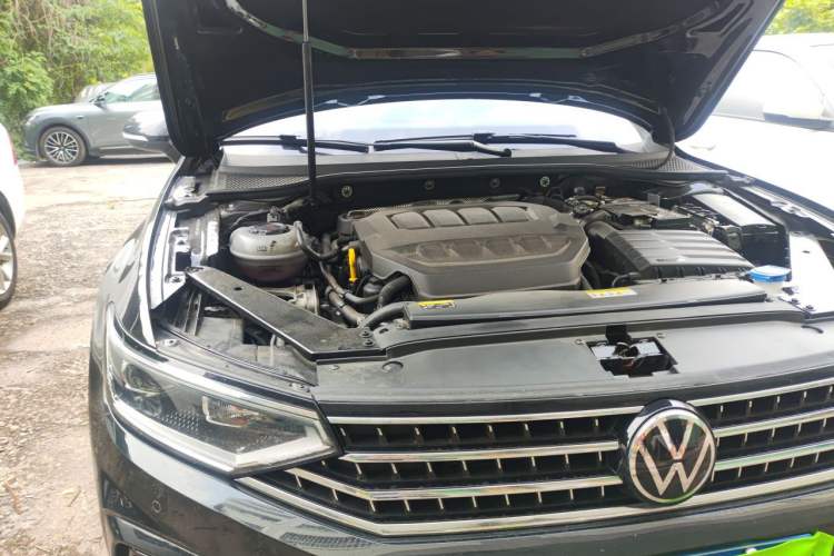 Used Volkswagen Magotan 2025 Revised Version 2 Zhongxiang Edition 330TSI DSG Luxury Trim Engine Bay Right