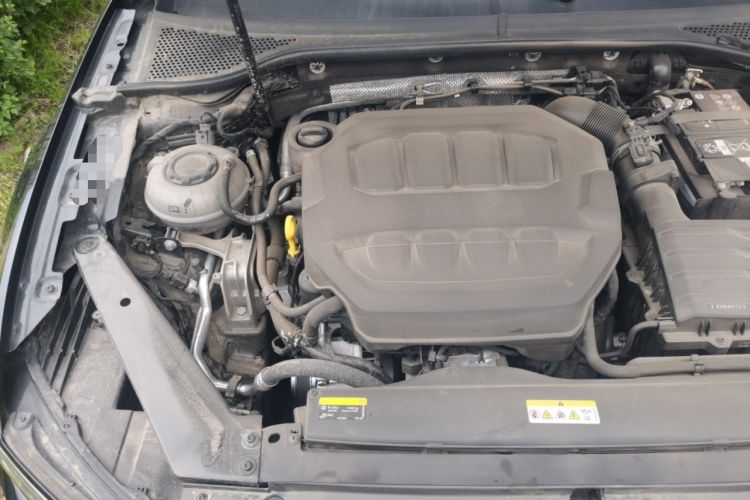 Used Volkswagen Magotan 2025 Revised Version Zhongxiang Edition 330TSI DSG Luxury Trim Engine Bay Right