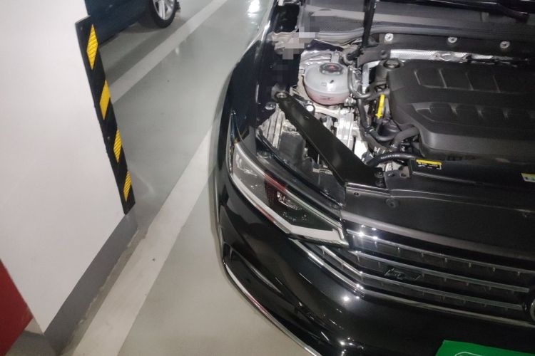 Used Volkswagen Magotan 2025 Zhongxiang Version 330TSI DSG Luxury Edition Engine Bay Right