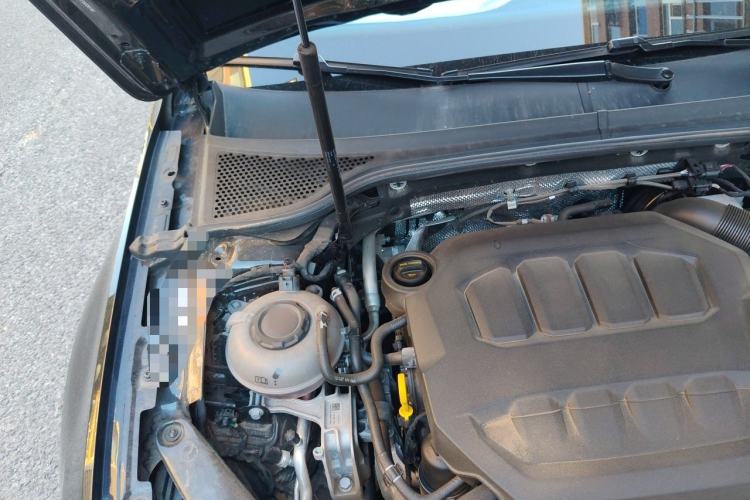 Used Volkswagen Magotan 2025 Zhongxiang Version 330TSI DSG Luxury Edition Engine Bay Right