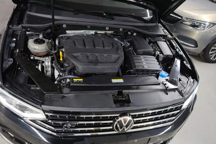 Used Volkswagen Magotan 2025 Zhongxiang Version 330TSI DSG Luxury Edition Engine Bay