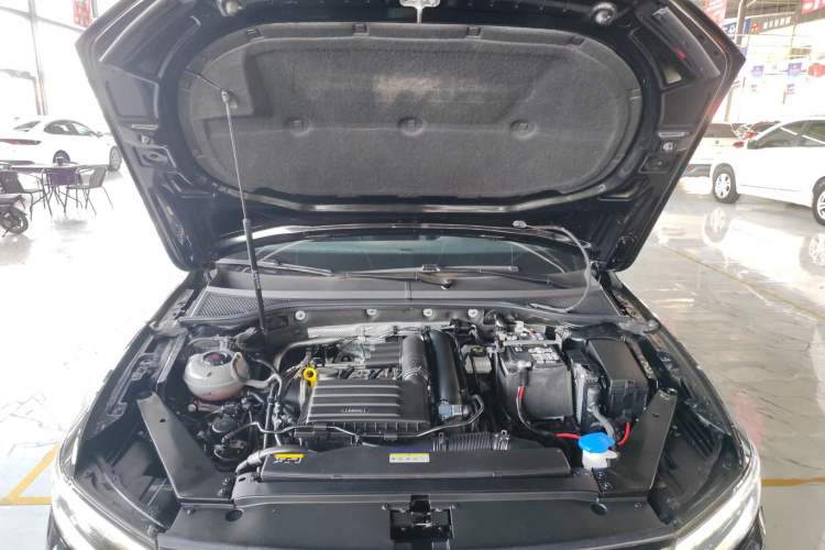 Used Volkswagen Magotan 2025 Zhongxiang Version 280TSI DSG Comfort Edition Engine Bay