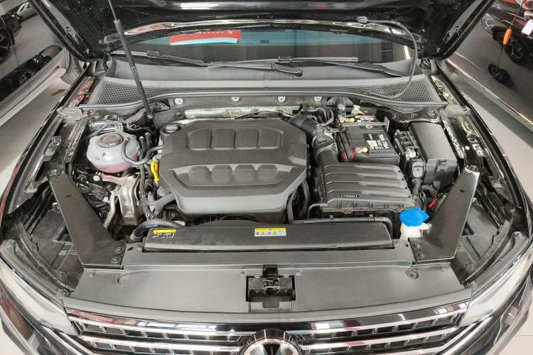 Used Volkswagen Magotan 2025 Revised Version 2 Zhongxiang Edition 330TSI DSG Luxury Trim Engine Bay