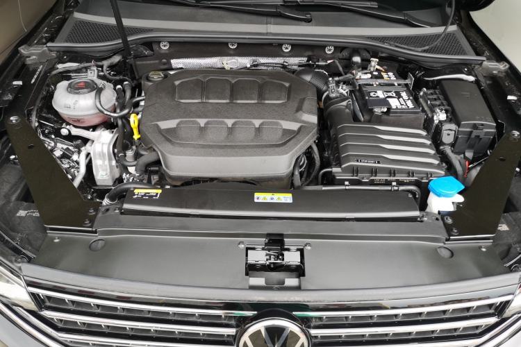 Used Volkswagen Magotan 2025 Revised Version Zhongxiang Edition 330TSI DSG Luxury Trim Engine Bay