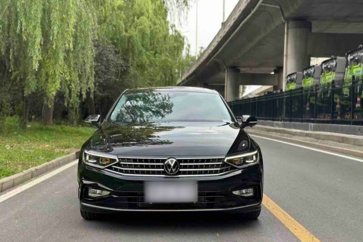 Used Volkswagen Magotan 2025 Revised Version Zhongxiang Edition 330TSI DSG Luxury Trim Exterior 1