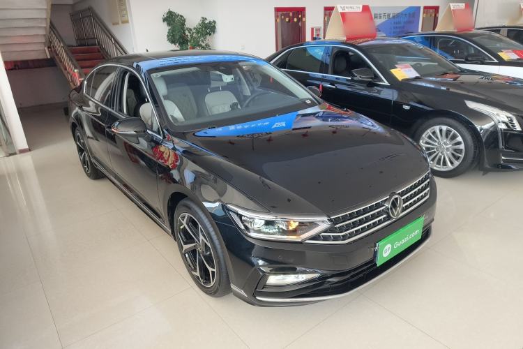 Used Volkswagen Magotan 2025 Revised Version Zhongxiang Edition 330TSI DSG Luxury Trim Exterior 1