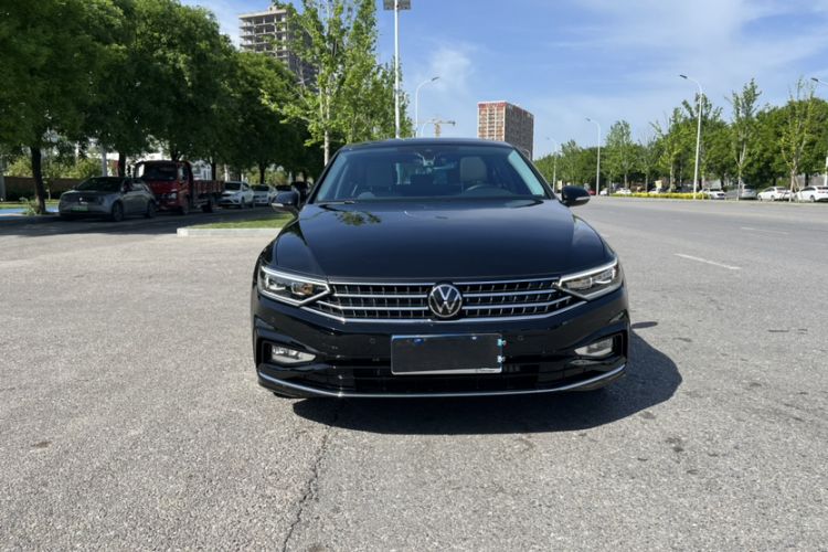 Used Volkswagen Magotan 2025 Revised Version Zhongxiang Edition 330TSI DSG Luxury Trim Exterior 1