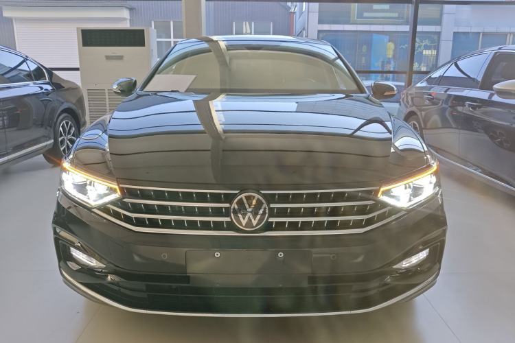 Used Volkswagen Magotan 2025 Zhongxiang Version 330TSI DSG Luxury Edition Exterior 1