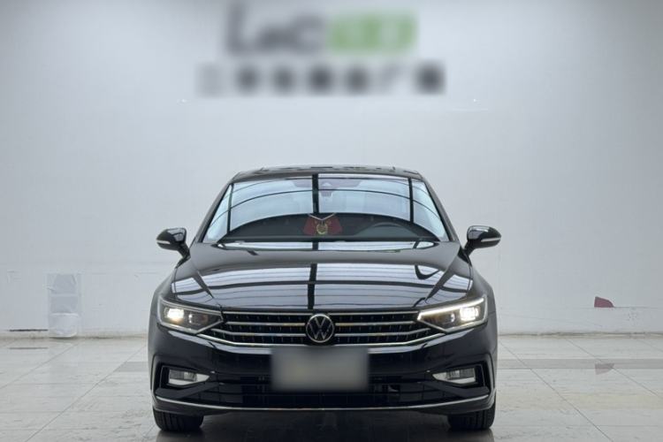Used Volkswagen Magotan 2025 Revised Version Zhongxiang Edition 330TSI DSG Luxury Trim Exterior 1