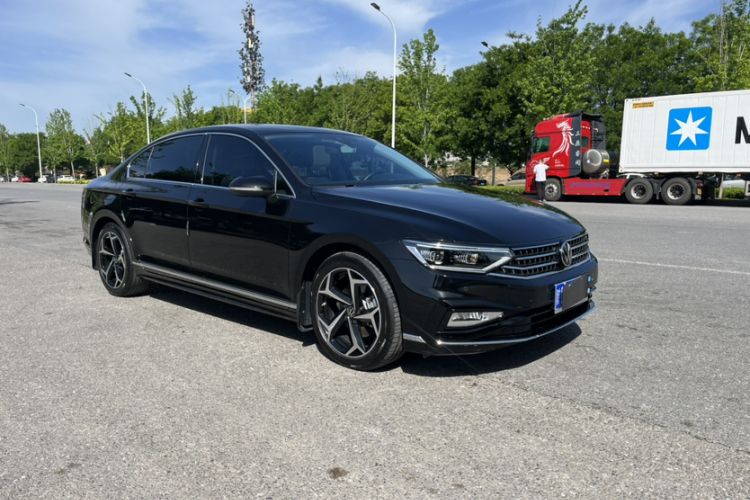 Used Volkswagen Magotan 2025 Revised Version Zhongxiang Edition 330TSI DSG Luxury Trim Exterior 2