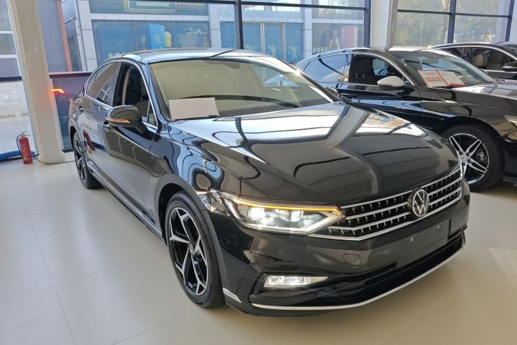 Used Volkswagen Magotan 2025 Zhongxiang Version 330TSI DSG Luxury Edition Exterior 2