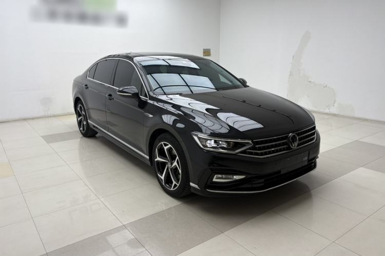 Used Volkswagen Magotan 2025 Zhongxiang Version 330TSI DSG Luxury Edition Exterior 2