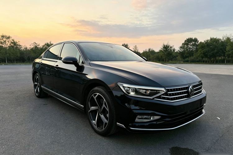 Used Volkswagen Magotan 2025 Revised Version Zhongxiang Edition 330TSI DSG Luxury Trim Exterior 2
