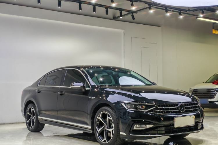 Used Volkswagen Magotan 2025 Zhongxiang Version 330TSI DSG Luxury Edition Exterior 3
