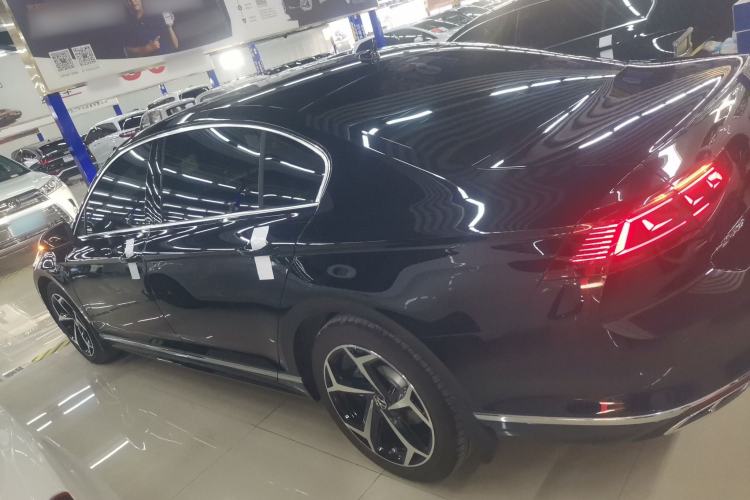 Used Volkswagen Magotan 2025 Zhongxiang Version 330TSI DSG Luxury Edition Exterior 3