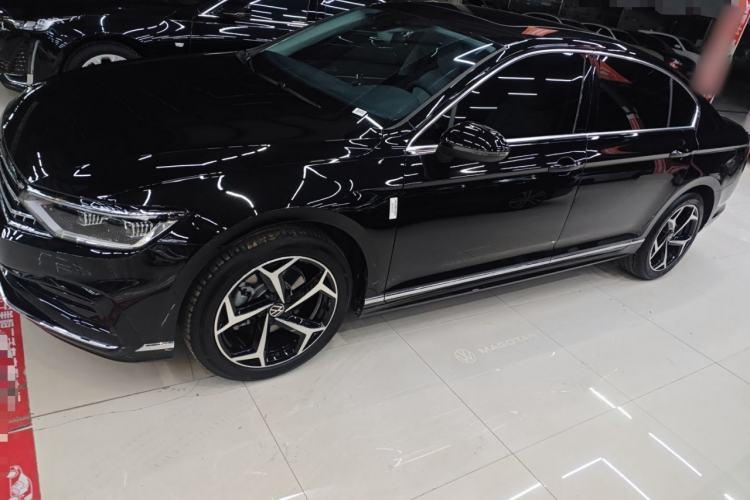 Used Volkswagen Magotan 2025 Revised Version 2 Zhongxiang Edition 330TSI DSG Luxury Trim Exterior 3