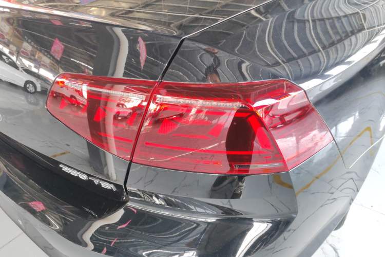 Used Volkswagen Magotan 2025 Zhongxiang Version 280TSI DSG Comfort Edition Exterior 3