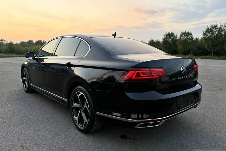 Used Volkswagen Magotan 2025 Revised Version Zhongxiang Edition 330TSI DSG Luxury Trim Exterior 3