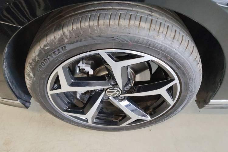 Used Volkswagen Magotan 2025 Revised Version Zhongxiang Edition 280TSI DSG Luxury Trim Exterior 4
