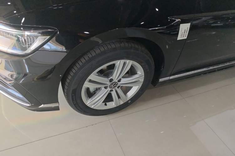 Used Volkswagen Magotan 2025 Zhongxiang Version 280TSI DSG Comfort Edition Exterior 4