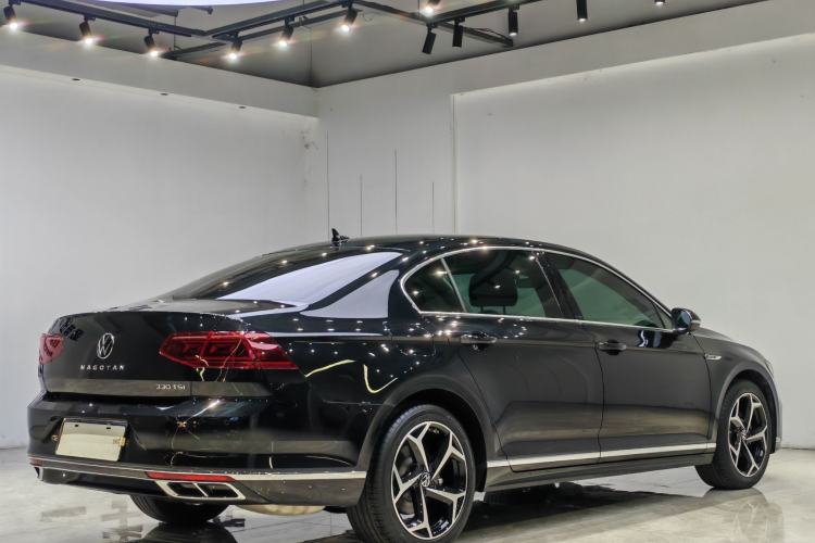 Used Volkswagen Magotan 2025 Zhongxiang Version 330TSI DSG Luxury Edition Exterior 4