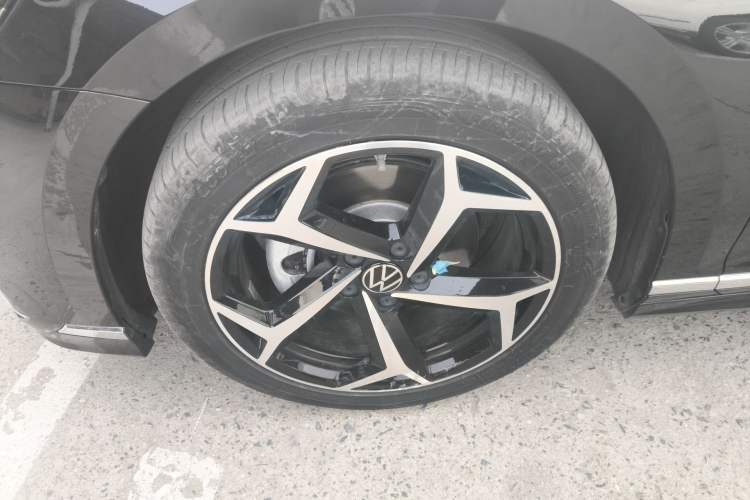Used Volkswagen Magotan 2025 Zhongxiang Version 330TSI DSG Luxury Edition Exterior 4