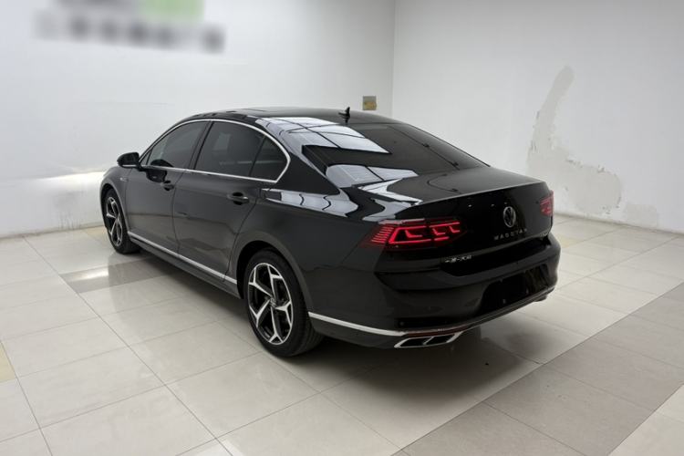 Used Volkswagen Magotan 2025 Zhongxiang Version 330TSI DSG Luxury Edition Exterior 4