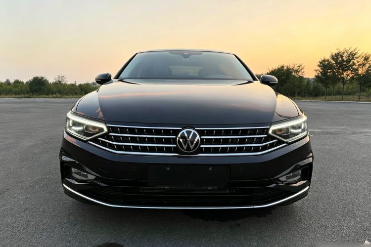 Used Volkswagen Magotan 2025 Revised Version Zhongxiang Edition 330TSI DSG Luxury Trim Exterior 4
