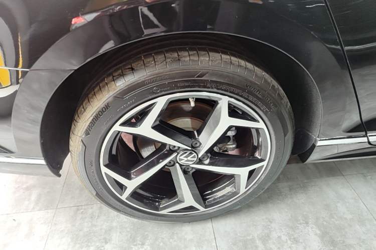 Used Volkswagen Magotan 2025 Revised Version Zhongxiang Edition 330TSI DSG Luxury Trim Exterior 5