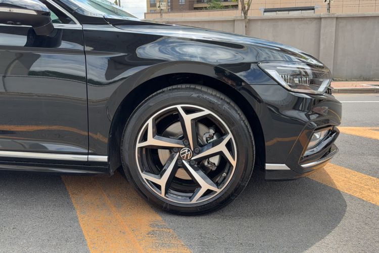 Used Volkswagen Magotan 2025 Revised Version 2 Zhongxiang Edition 330TSI DSG Luxury Trim Exterior 5
