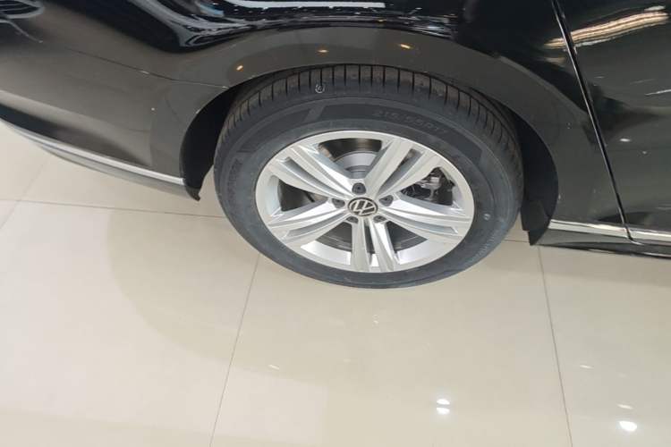 Used Volkswagen Magotan 2025 Zhongxiang Version 280TSI DSG Comfort Edition Exterior 5