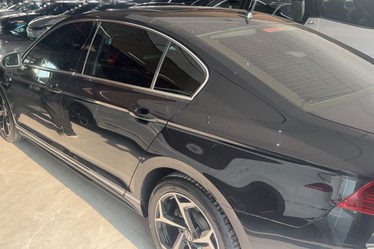Used Volkswagen Magotan 2025 Revised Version Zhongxiang Edition 330TSI DSG Luxury Trim Exterior 5