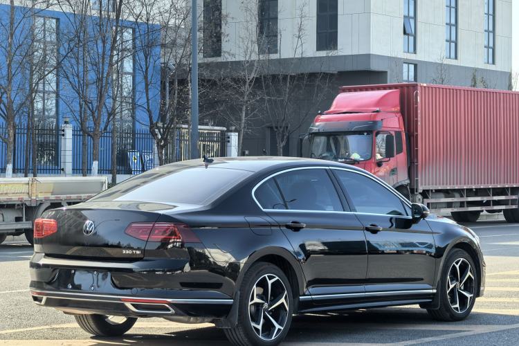Used Volkswagen Magotan 2025 Revised Version 2 Zhongxiang Edition 330TSI DSG Luxury Trim Exterior 5