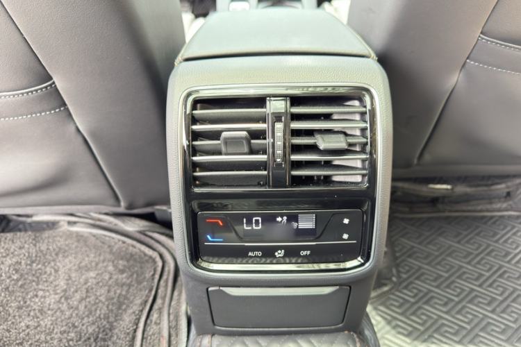Used Volkswagen Magotan 2025 Zhongxiang Version 330TSI DSG Luxury Edition Exterior 6