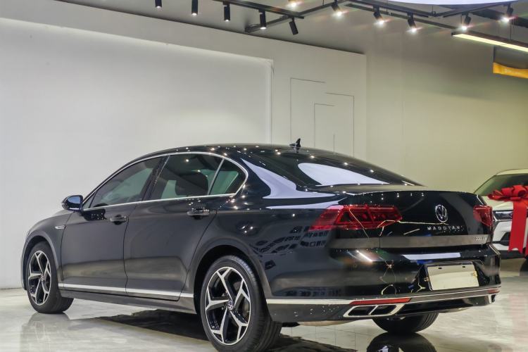 Used Volkswagen Magotan 2025 Zhongxiang Version 330TSI DSG Luxury Edition Exterior 6