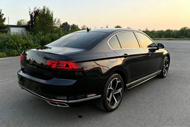 Used Volkswagen Magotan 2025 Revised Version Zhongxiang Edition 330TSI DSG Luxury Trim Exterior 6